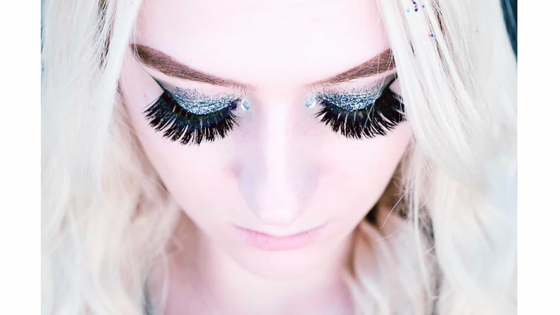 A Beginners Guide to Applying False Eyelashes