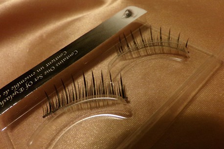 A Beginners Guide to Applying False Eyelashes