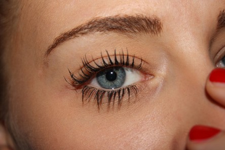 A Beginners Guide to Applying False Eyelashes
