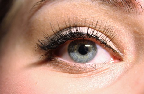 A Beginners Guide to Applying False Eyelashes